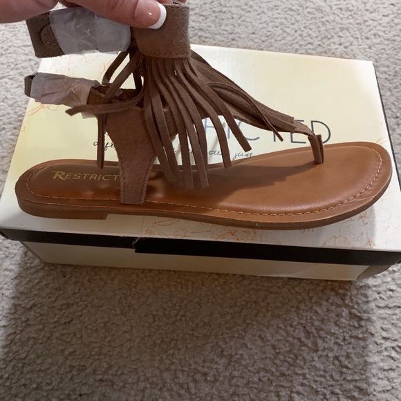 ✨NWB-Frilly Sandals! ✨ - Picture 2 of 4